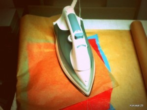 Bügeleisen mit Backpapier und Plastiktüten